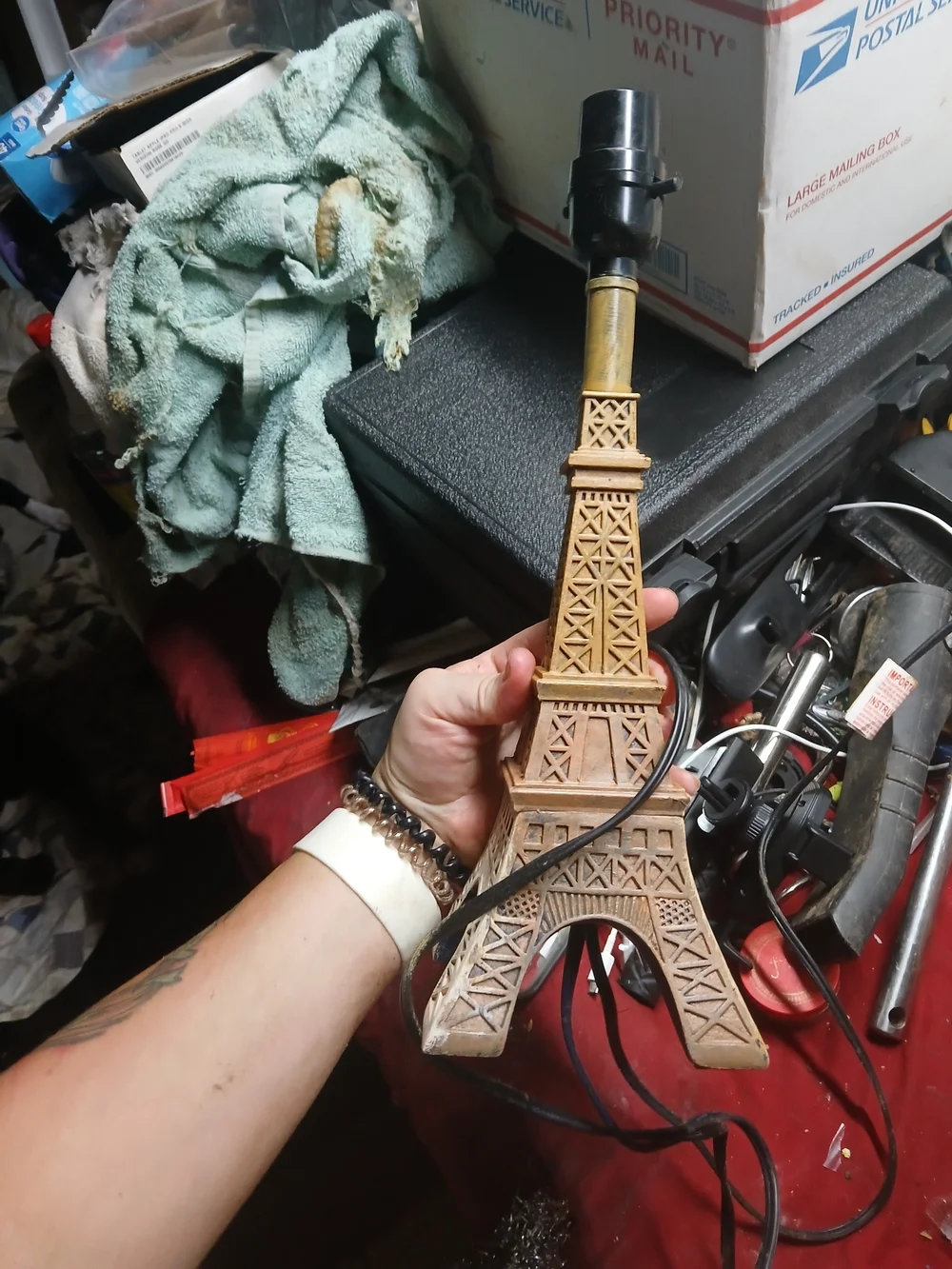 vintage-style table lamp resembles Eiffel Tower- Tested Works